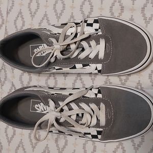 Vans Kids Shoes gray and white color Size 5 used in good condition.